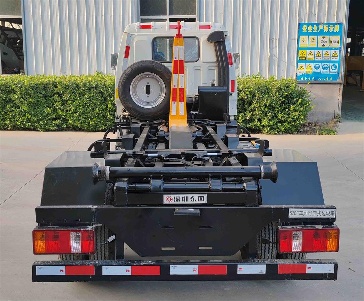 東風(fēng)牌SE5040ZXXH6車廂可卸式垃圾車公告圖片