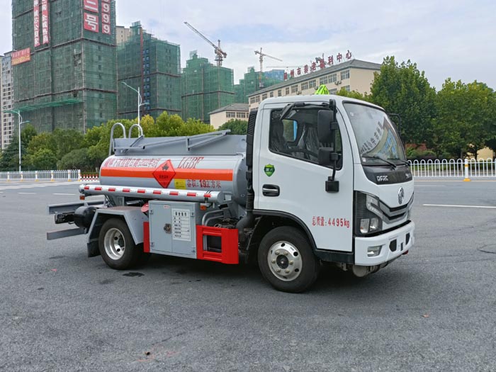 新東日牌YZR5045GJYE6加油車公告圖片