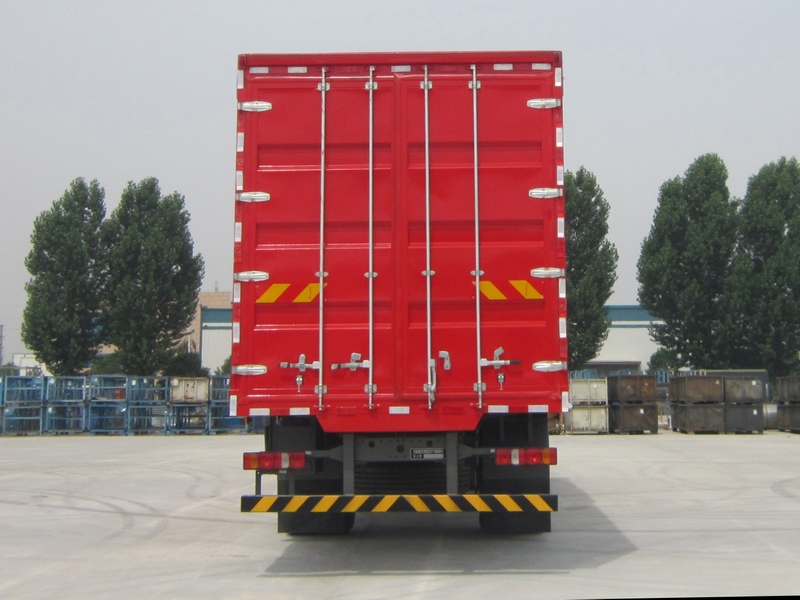 豪沃牌ZZ5187XXYN711KF1廂式運(yùn)輸車公告圖片