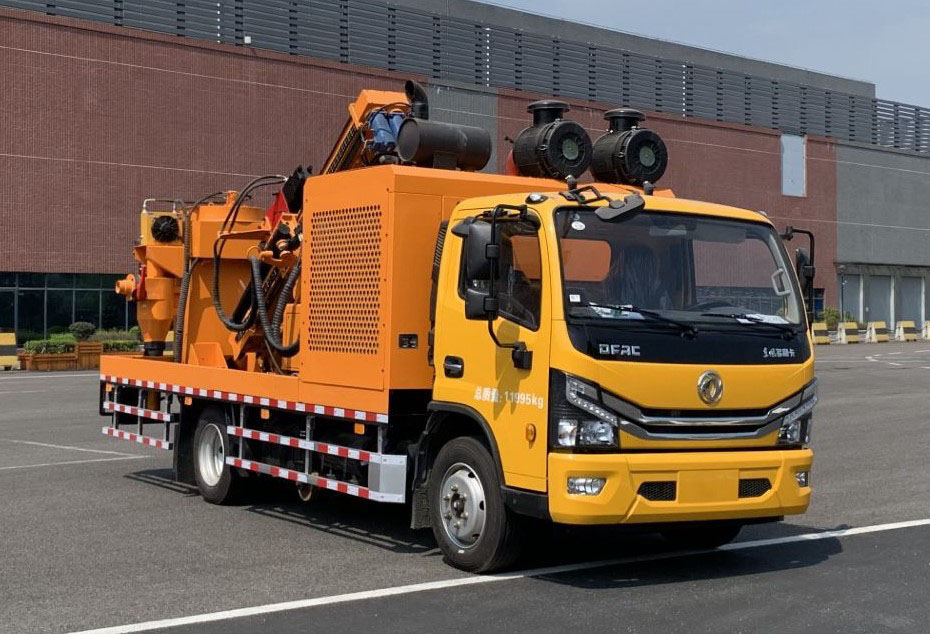 渝宏精工牌YHQ5120TQXEQ382護(hù)欄搶修車公告圖片