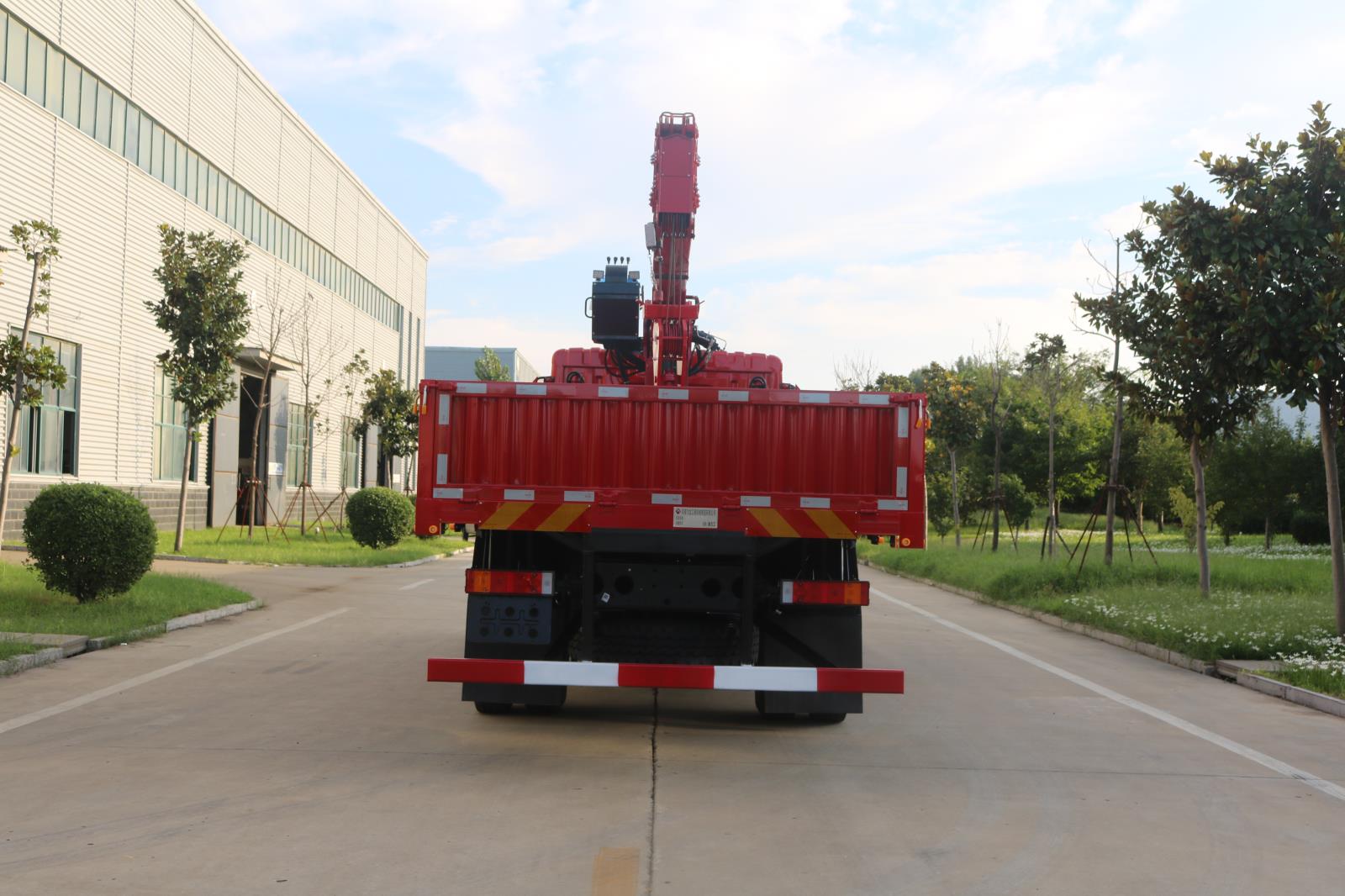 新飛工牌HFL5182JSQ隨車起重運輸車公告圖片