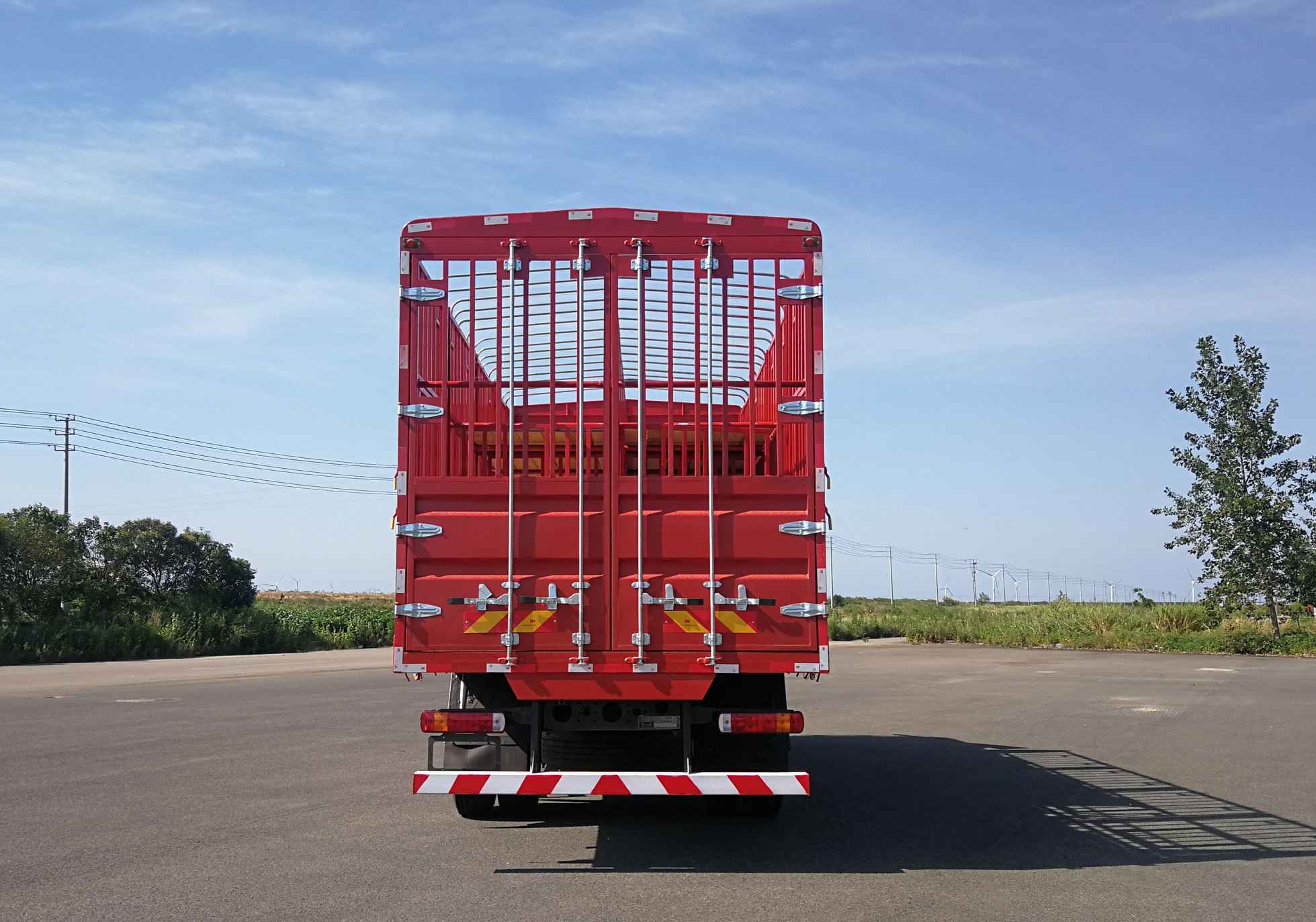 豪沃牌ZZ5187CCQK501GF1畜禽運輸車公告圖片