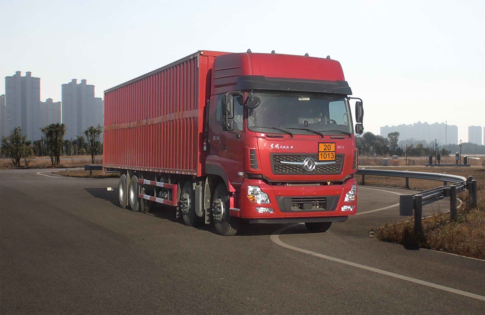 東風(fēng)牌DFV5327XRQGP6D易燃?xì)怏w廂式運(yùn)輸車公告圖片