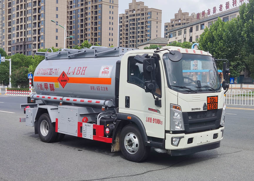 新東日牌YZR5097GRYZ6易燃液體罐式運(yùn)輸車公告圖片