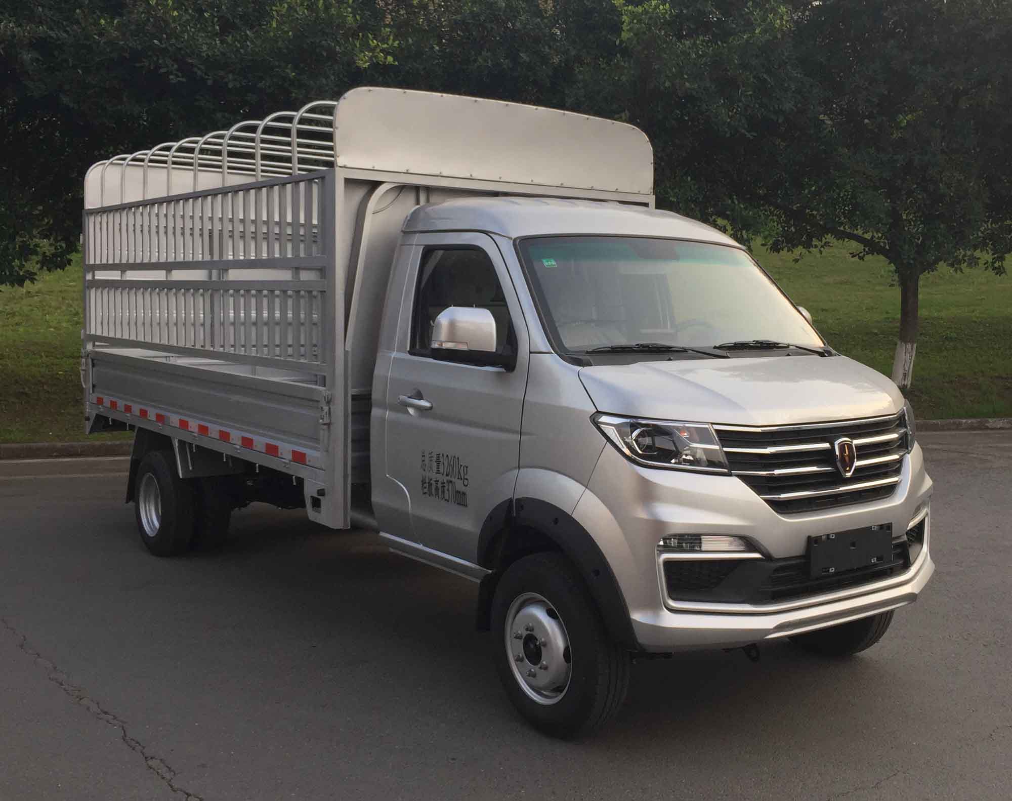 金杯牌JKC5034CCYD6LB倉(cāng)柵式運(yùn)輸車公告圖片