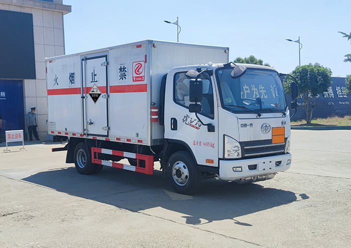 專力牌ZLC5040XFWC6腐蝕性物品廂式運輸車公告圖片