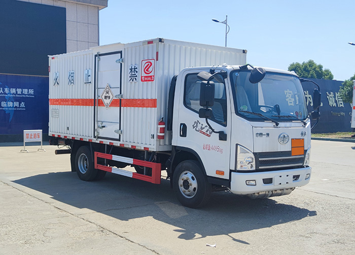專力牌ZLC5040XDQC6毒性氣體廂式運輸車公告圖片