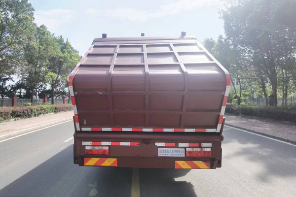 馨雅通牌ZXN5180ZYSE6壓縮式垃圾車(chē)公告圖片