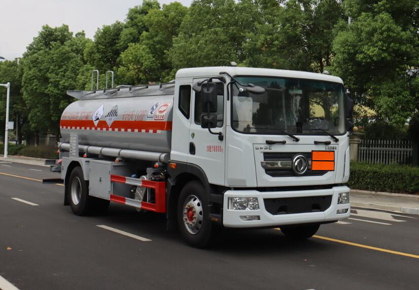 中汽力威牌HLW5181GZWEQ6雜項(xiàng)危險(xiǎn)物品罐式運(yùn)輸車(chē)公告圖片