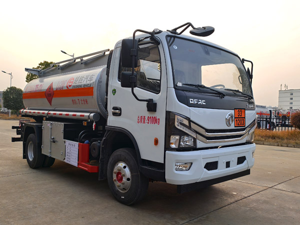楚勝牌CSC5095GYY6運(yùn)油車公告圖片
