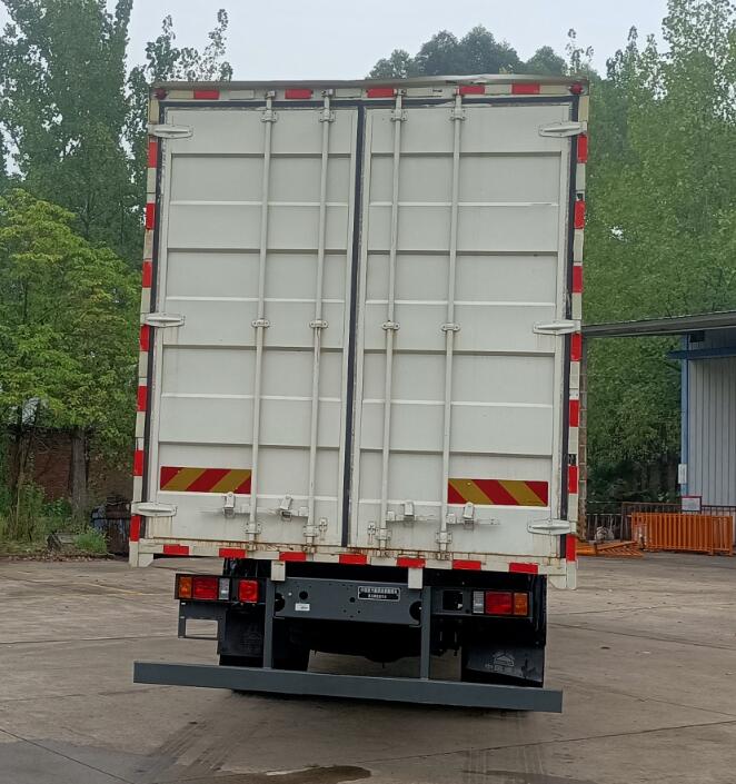 豪沃牌ZZ5244XXYN56C7F1廂式運(yùn)輸車公告圖片
