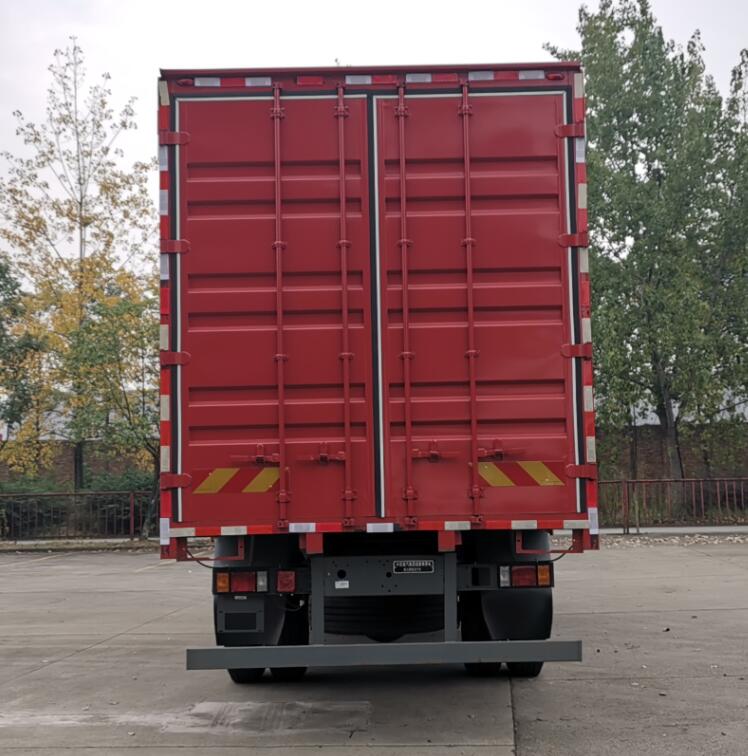 豪沃牌ZZ5184XXYN5617F11廂式運(yùn)輸車公告圖片