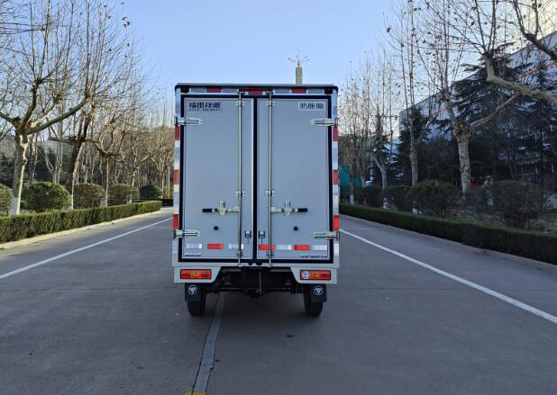 福田牌BJ5021XXY3JV2-12廂式運(yùn)輸車公告圖片