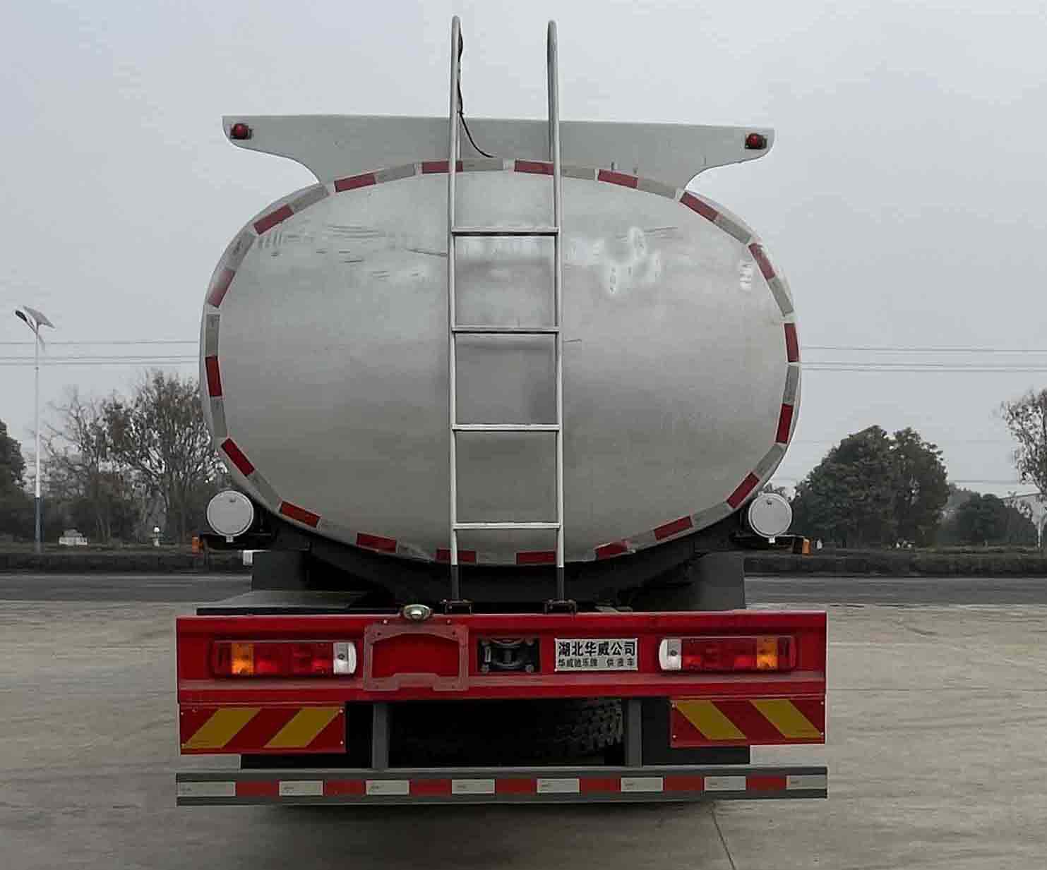 華威馳樂牌SGZ5310TGYZZ6W供液車公告圖片