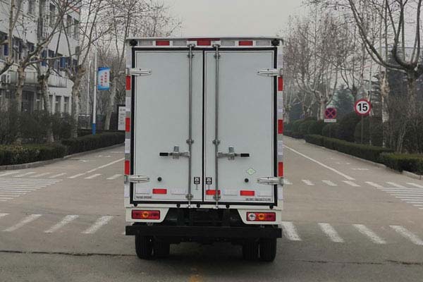 福田牌BJ5031XXY4AC4-11廂式運(yùn)輸車公告圖片