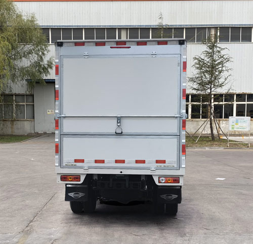 福田牌BJ5035XYK4AV7-11翼開(kāi)啟廂式車公告圖片