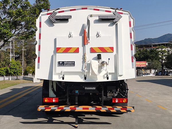 福龍馬牌FLM5181TXSDLFCEV燃料電池洗掃車公告圖片