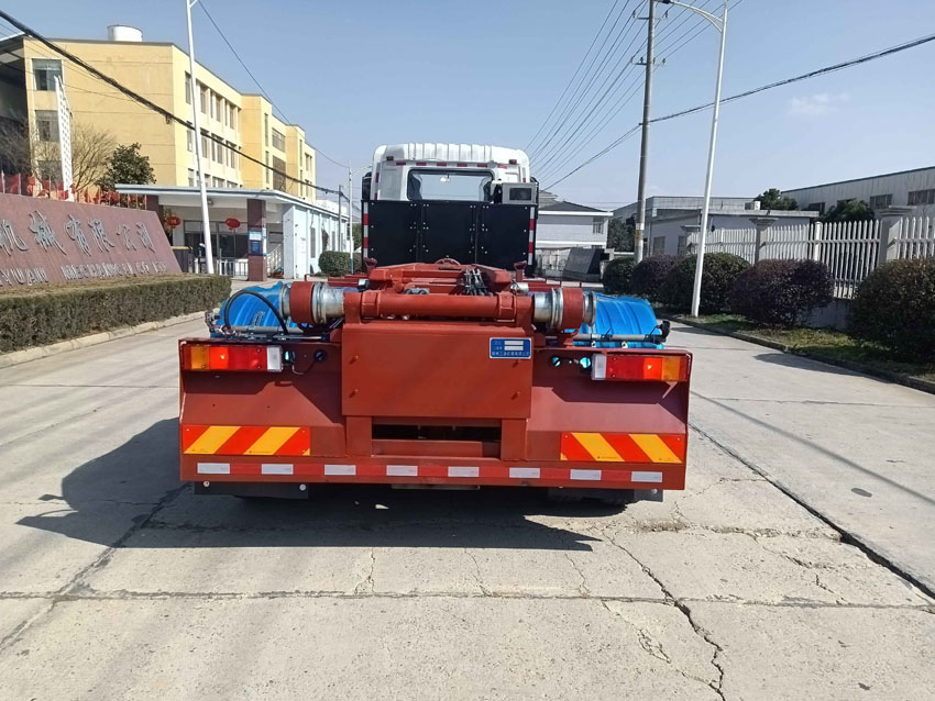 三聯(lián)牌YSY5320ZXXBEV純電動(dòng)車(chē)廂可卸式垃圾車(chē)公告圖片