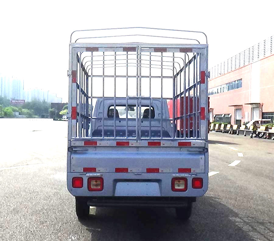 福田牌BJ5020CCY3JV5-72倉(cāng)柵式運(yùn)輸車公告圖片
