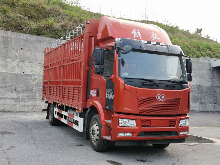 解放牌CA5181CCYP62K1L4A2E6倉柵式運(yùn)輸車公告圖片