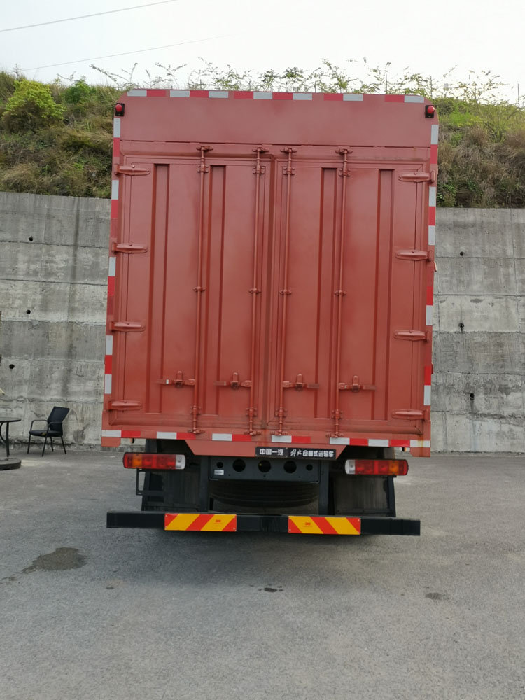 解放牌CA5181CCYP62K1L4A2E6倉柵式運(yùn)輸車公告圖片
