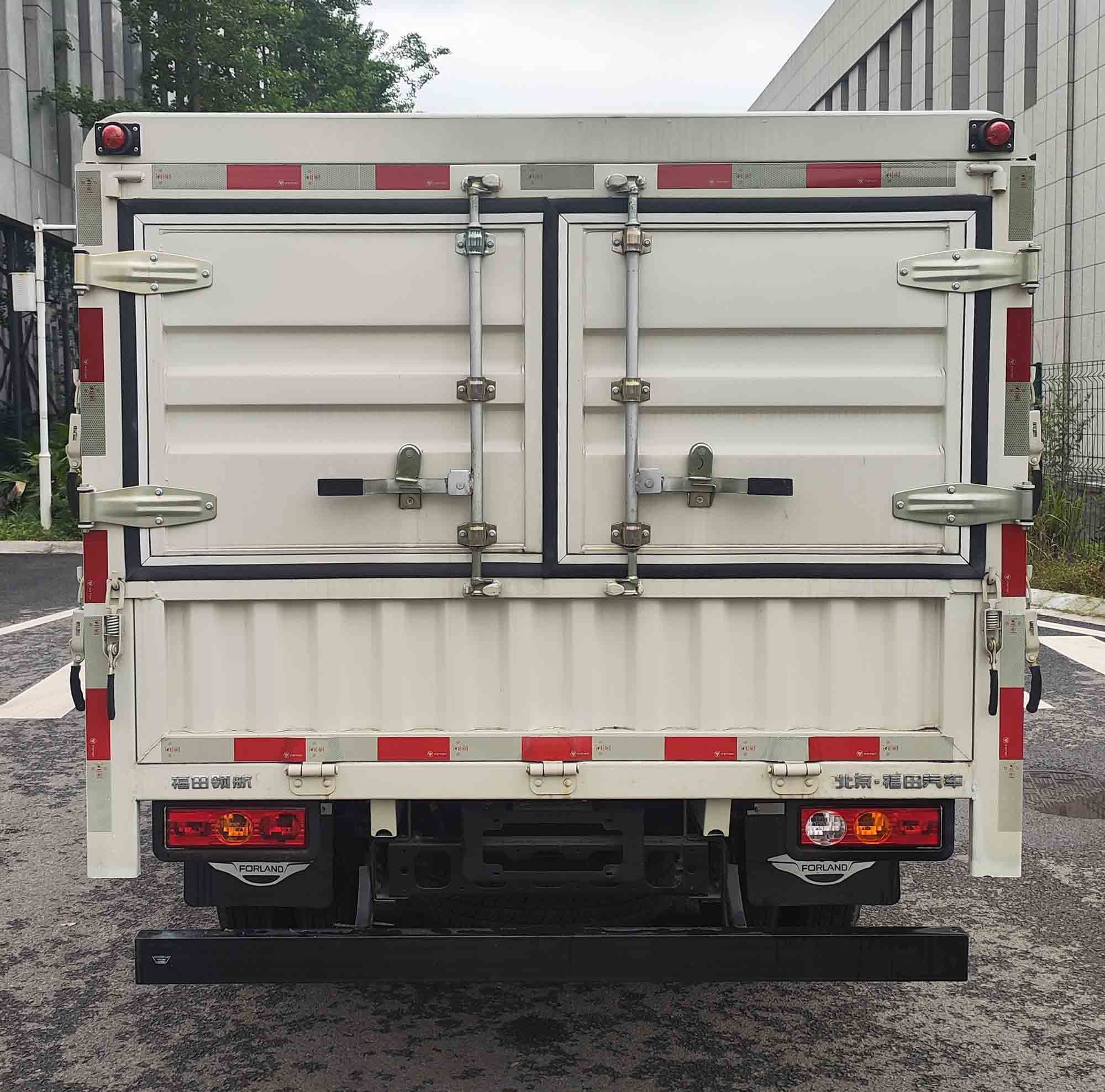 福田牌BJ5035CCY5PV5-25倉(cāng)柵式運(yùn)輸車公告圖片