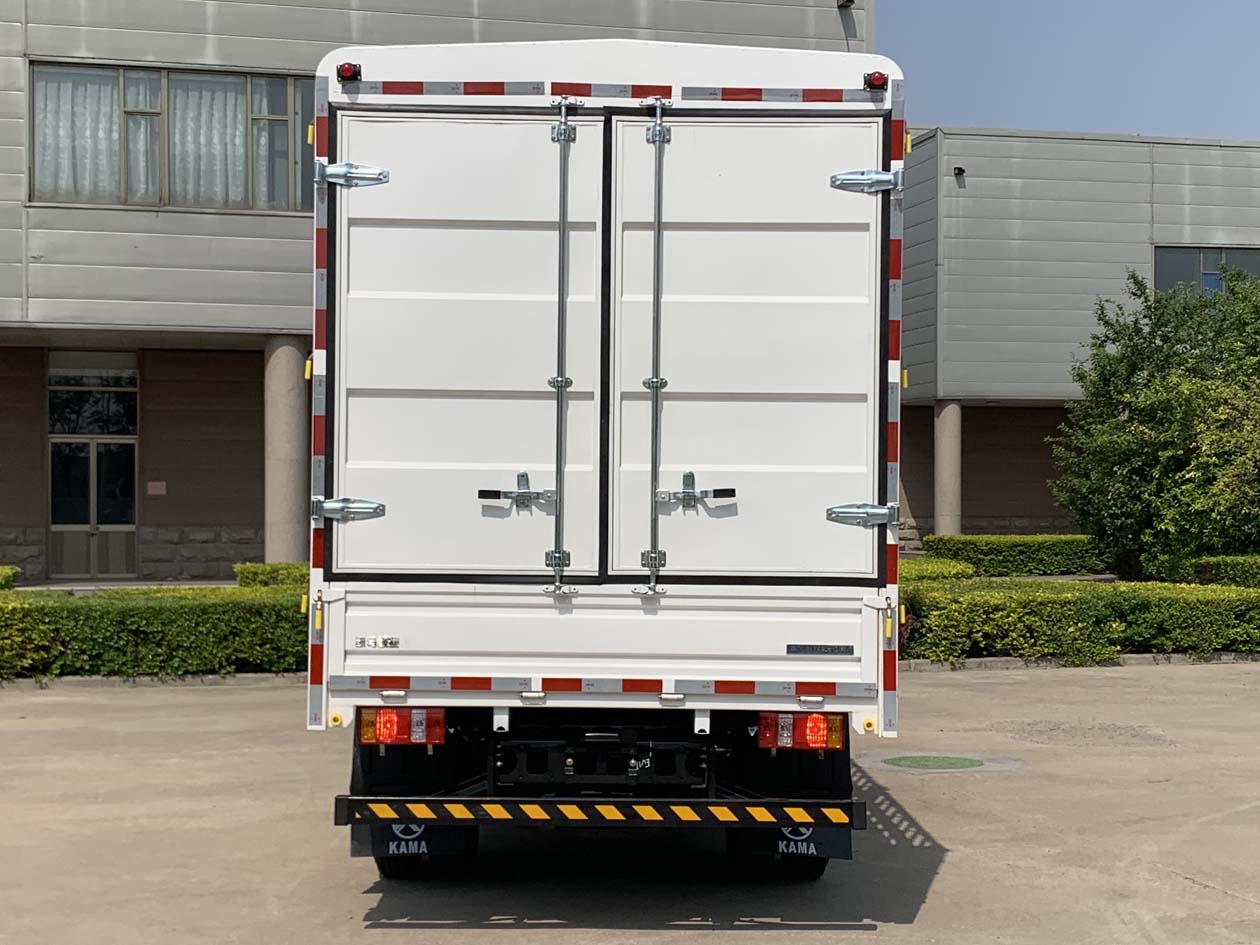 凱馬牌KMC5042CCYBEVA336M3純電動(dòng)倉(cāng)柵式運(yùn)輸車公告圖片