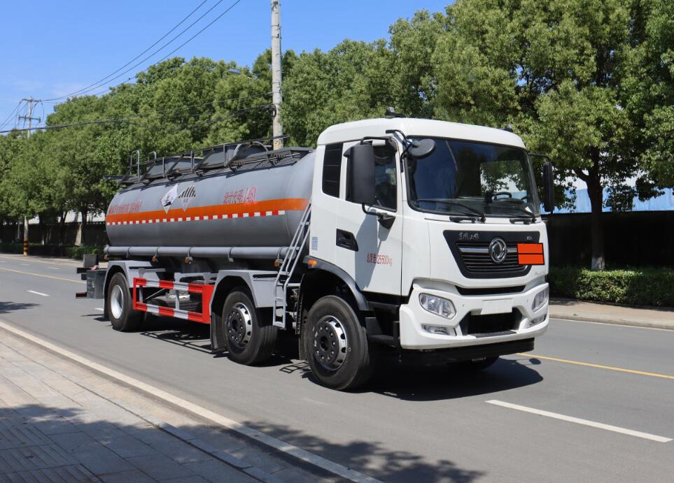 中汽力威牌HLW5261GZWDF6雜項(xiàng)危險(xiǎn)物品罐式運(yùn)輸車(chē)公告圖片
