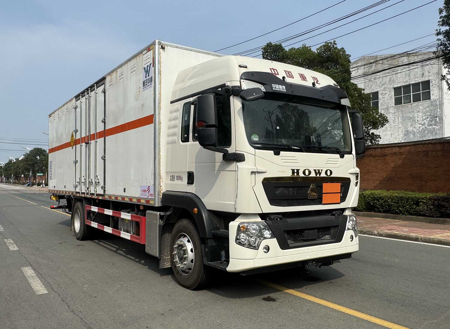 華威馳樂(lè)牌SGZ5180XYWZZ6T5氧化性物品廂式運(yùn)輸車公告圖片