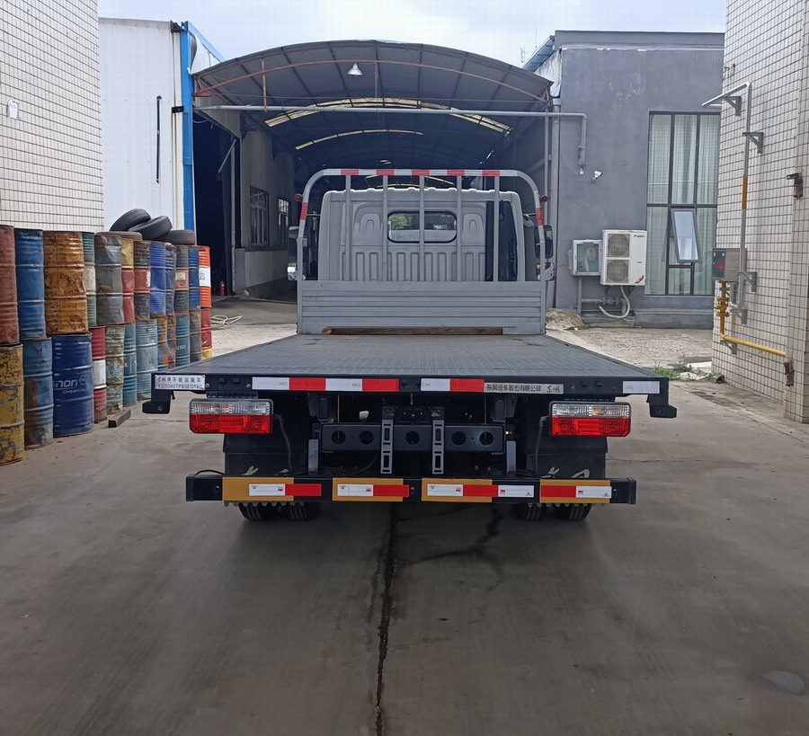 東風(fēng)牌EQ5040TPB5EDFAC平板運(yùn)輸車公告圖片