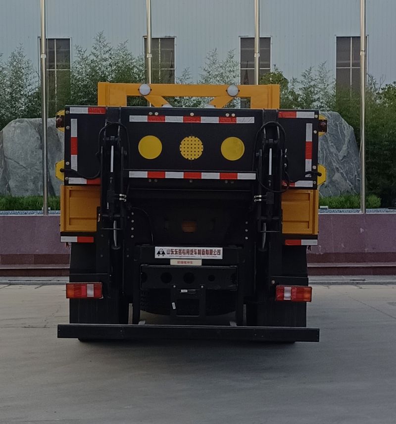圣岳牌SDZ5107TFZF防撞緩沖車公告圖片