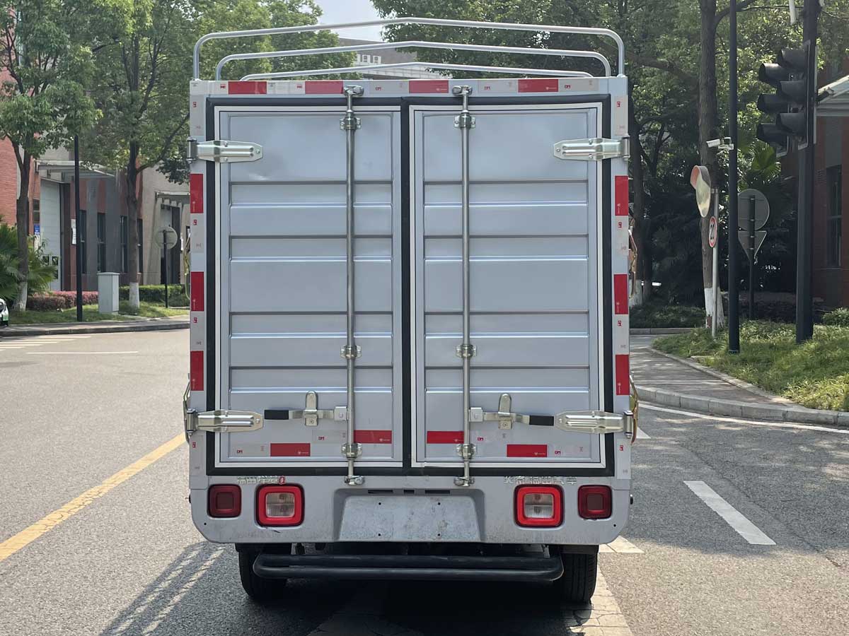 福田牌BJ5020CCY4JV5-71倉柵式運(yùn)輸車公告圖片