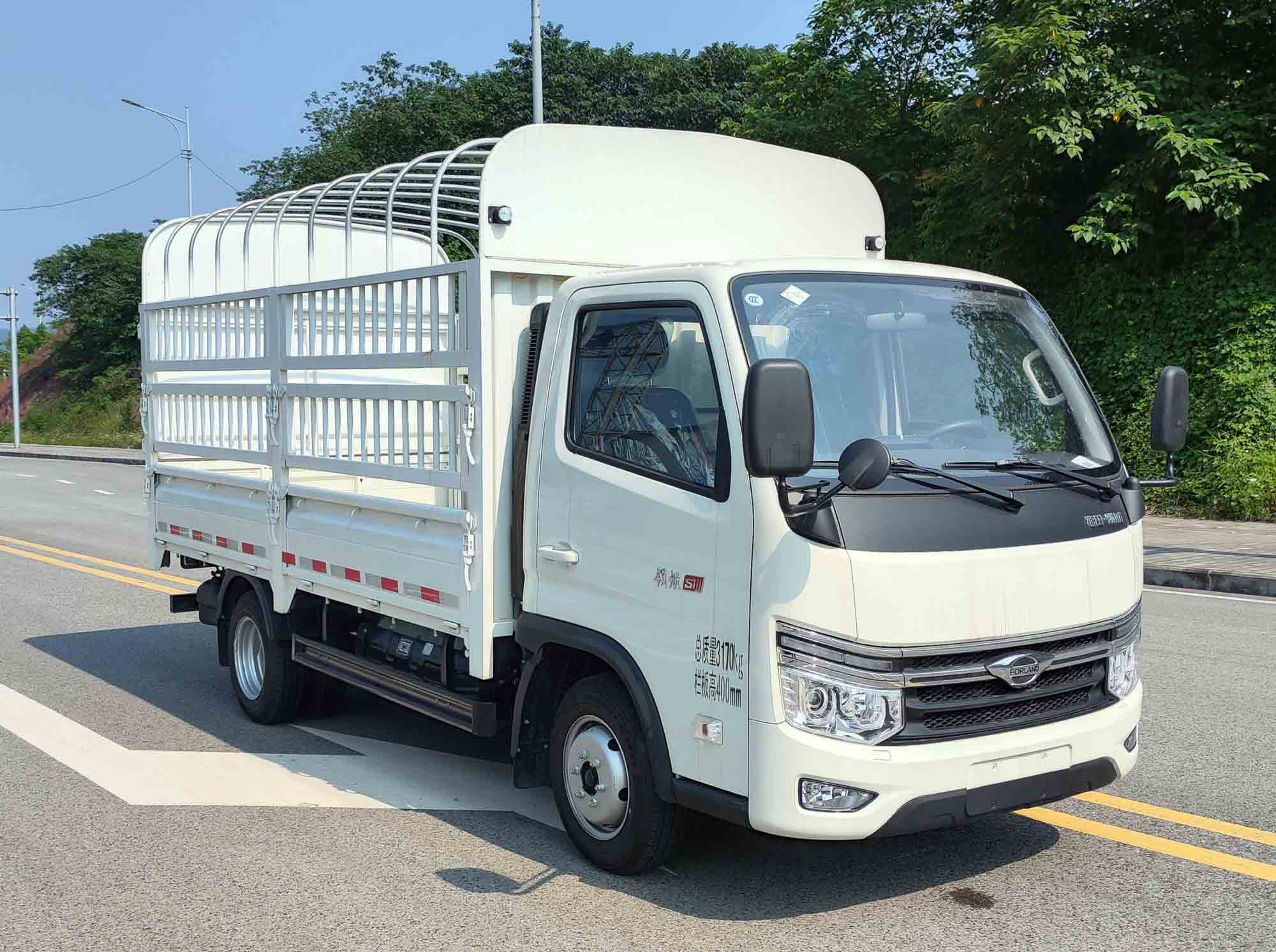 福田牌BJ5035CCY4JC7-32倉(cāng)柵式運(yùn)輸車公告圖片