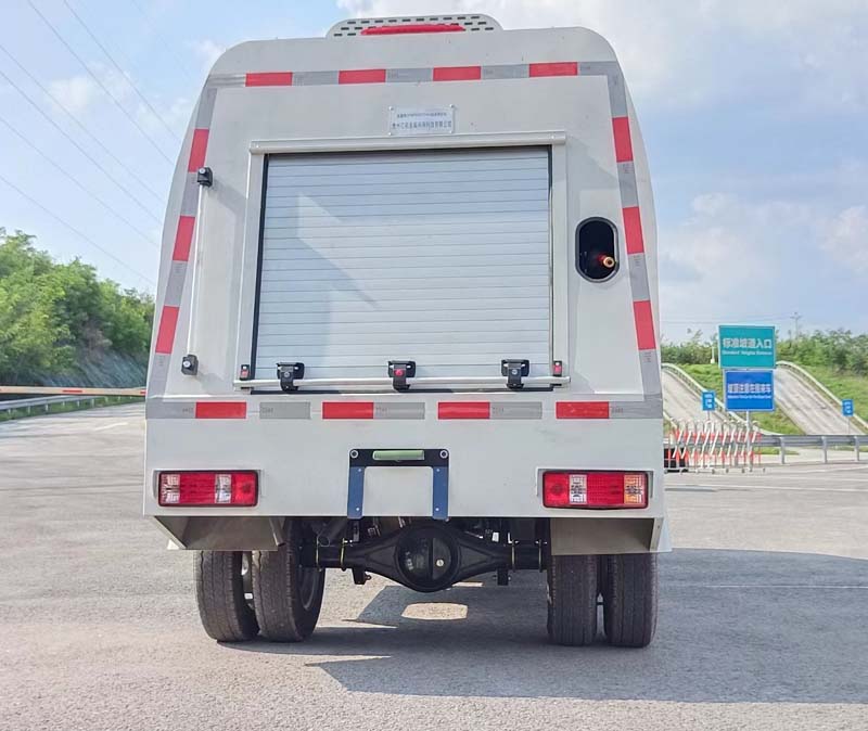 胤鑫牌GYW5030TYHE6路面養(yǎng)護車公告圖片