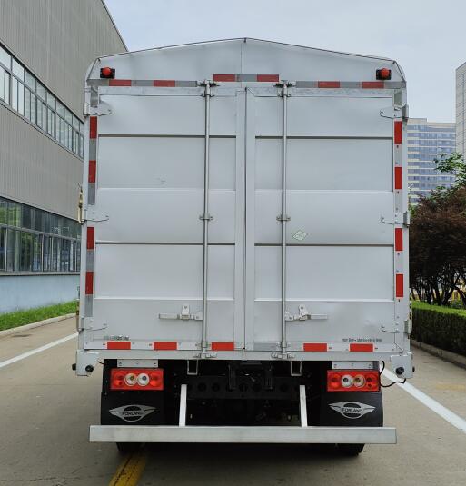 福田牌BJ5046CCY8JCA-05倉(cāng)柵式運(yùn)輸車公告圖片