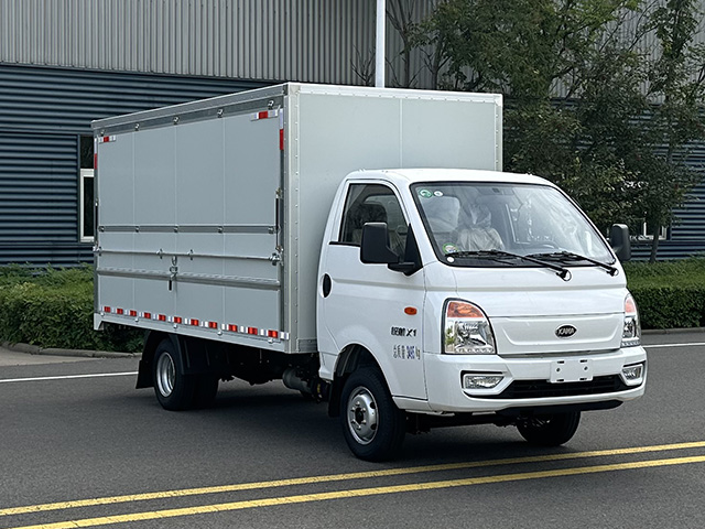 凱馬牌KMC5038XYKQA318D6B翼開(kāi)啟廂式車公告圖片