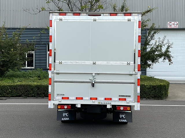 凱馬牌KMC5038XYKQA318D6B翼開(kāi)啟廂式車公告圖片