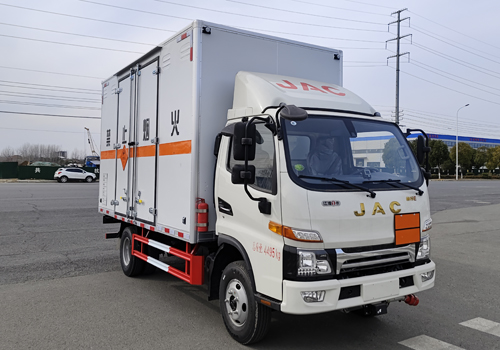 匯力威牌VVV5045XQYHFC6爆破器材運(yùn)輸車(chē)公告圖片