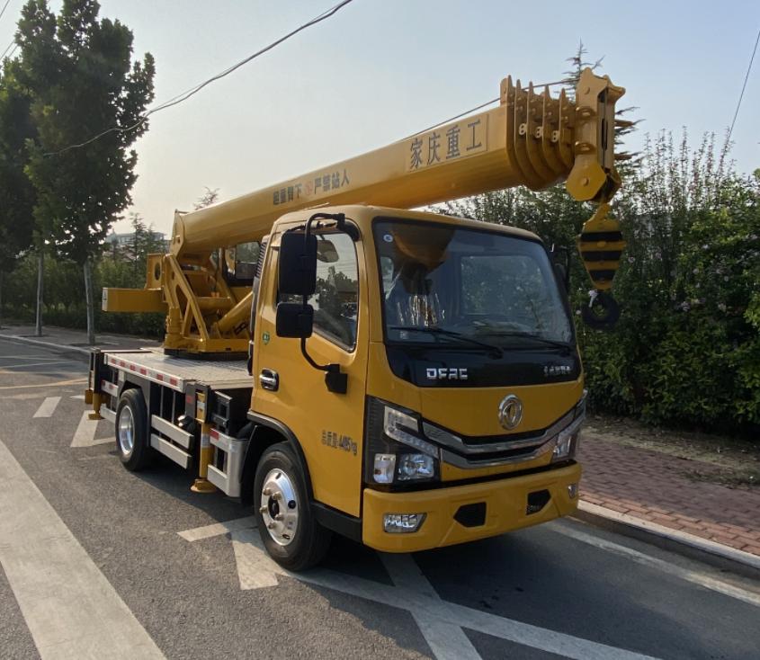 魯濟(jì)家慶牌LFV5040JQZEQ6汽車起重機(jī)公告圖片