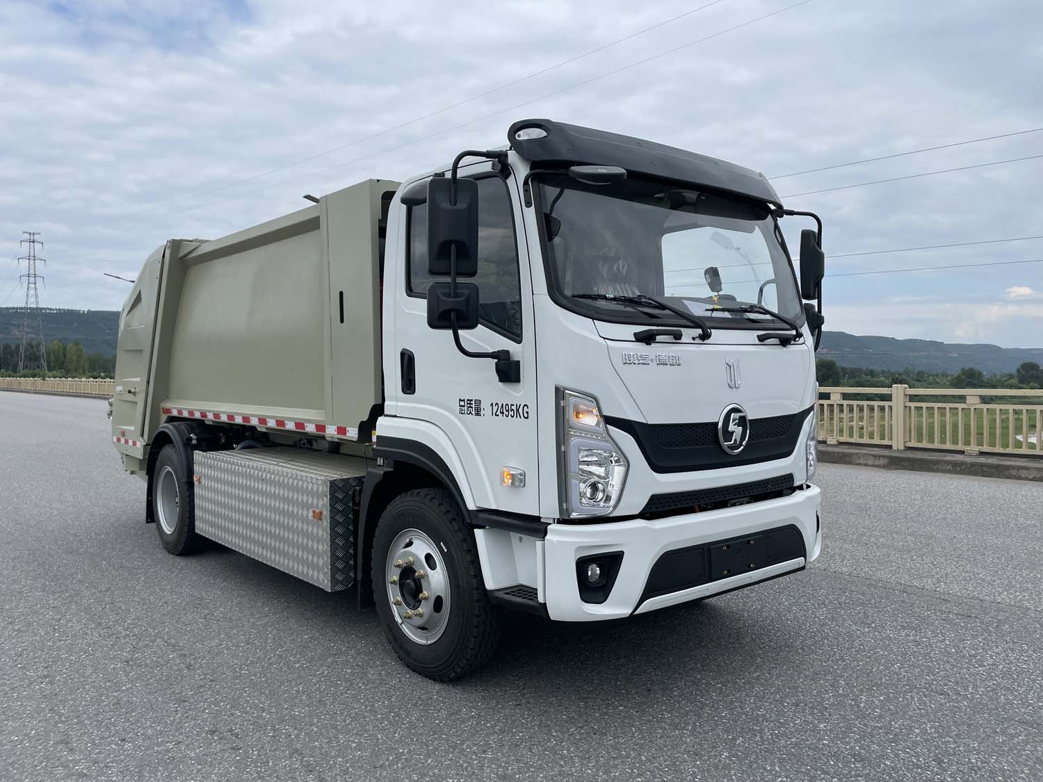 德尊牌SZZ5121ZYSBEV421純電動壓縮式垃圾車公告圖片