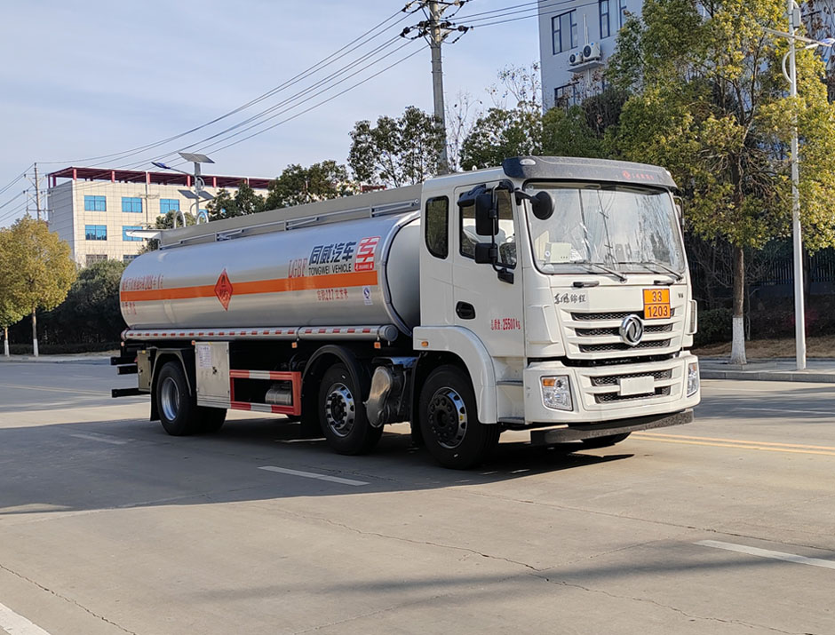 專威牌HTW5267GYYE6Q運油車公告圖片