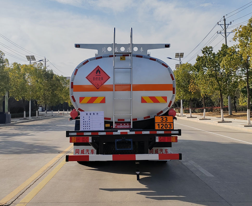 專威牌HTW5267GYYE6Q運油車公告圖片