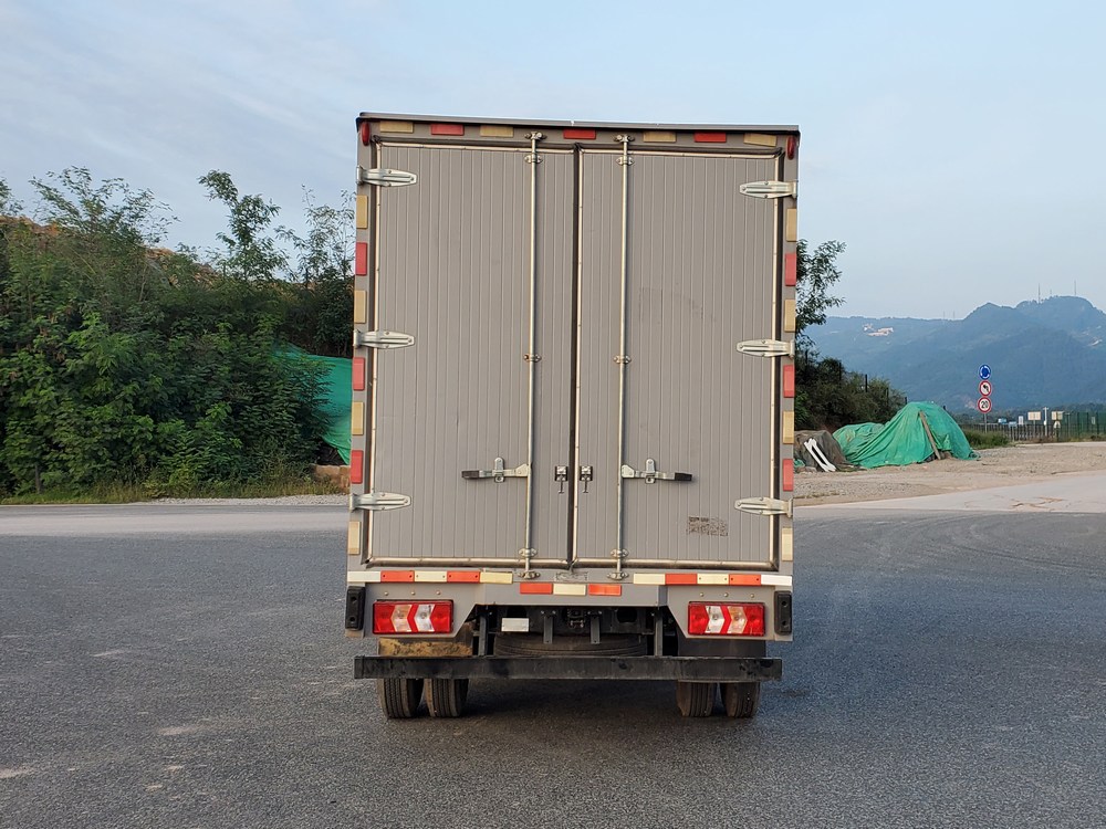 陜汽牌SX5046XXYNP6341廂式運(yùn)輸車公告圖片