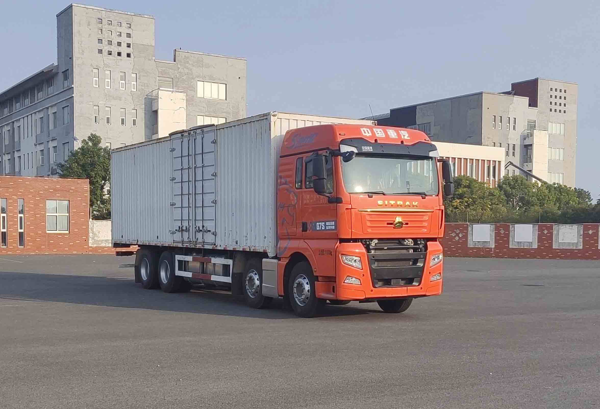 汕德卡牌ZZ5316XXYY466HF1廂式運(yùn)輸車(chē)公告圖片