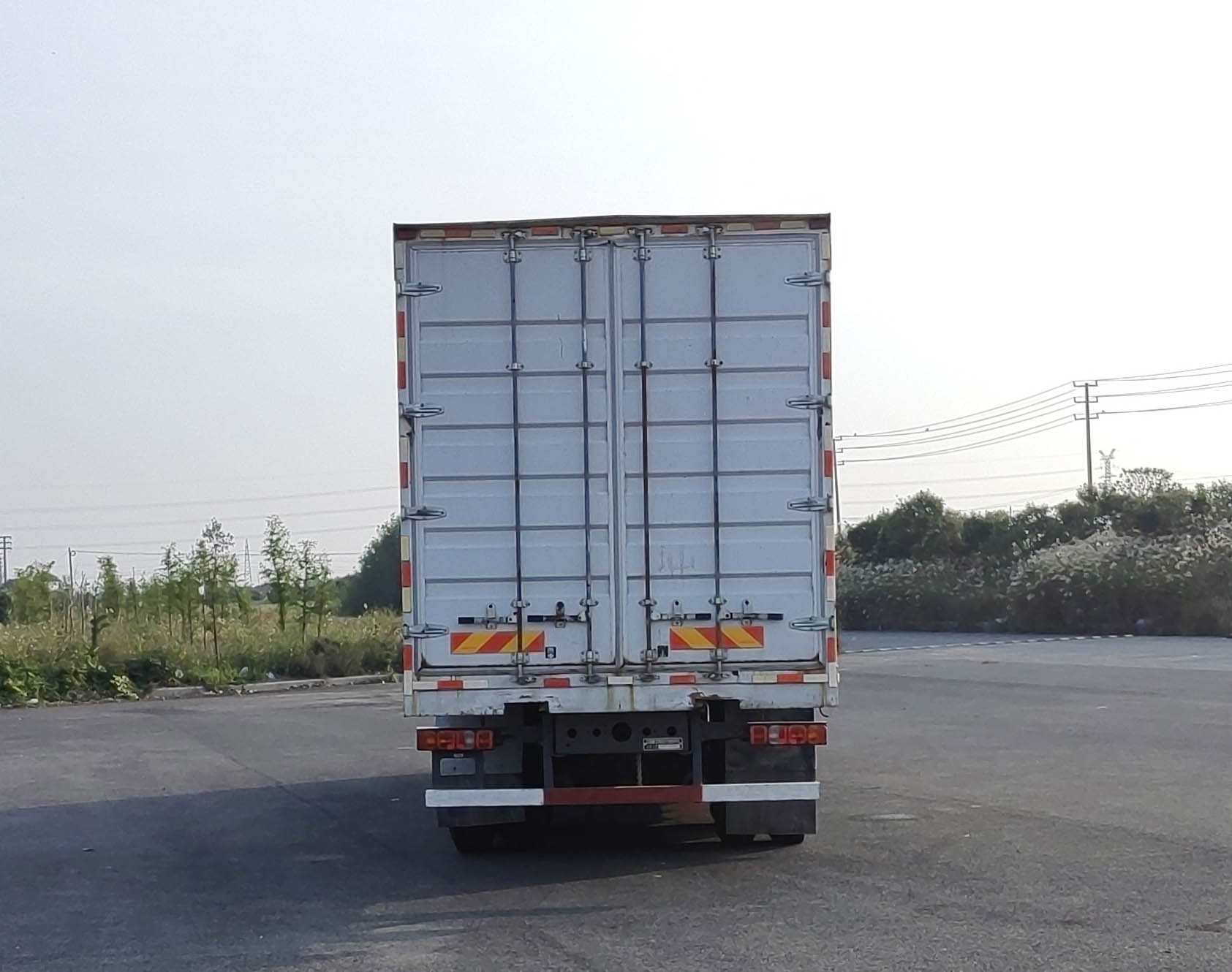 汕德卡牌ZZ5316XXYY466HF1廂式運(yùn)輸車(chē)公告圖片