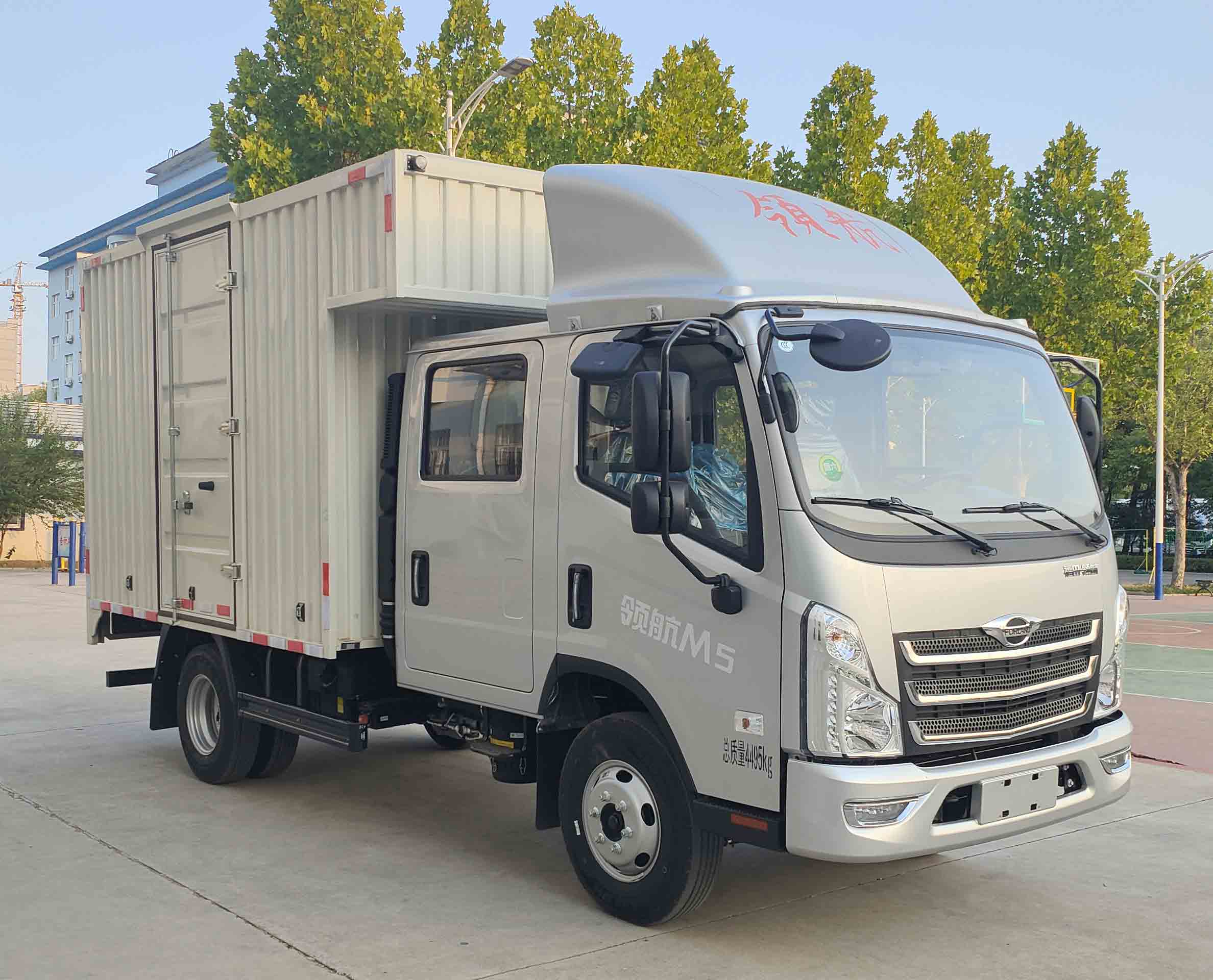 福田牌BJ5046XXY8ADA-54廂式運(yùn)輸車公告圖片