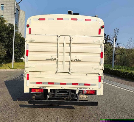 福田牌BJ5035CCY3JV5-27倉柵式運輸車公告圖片