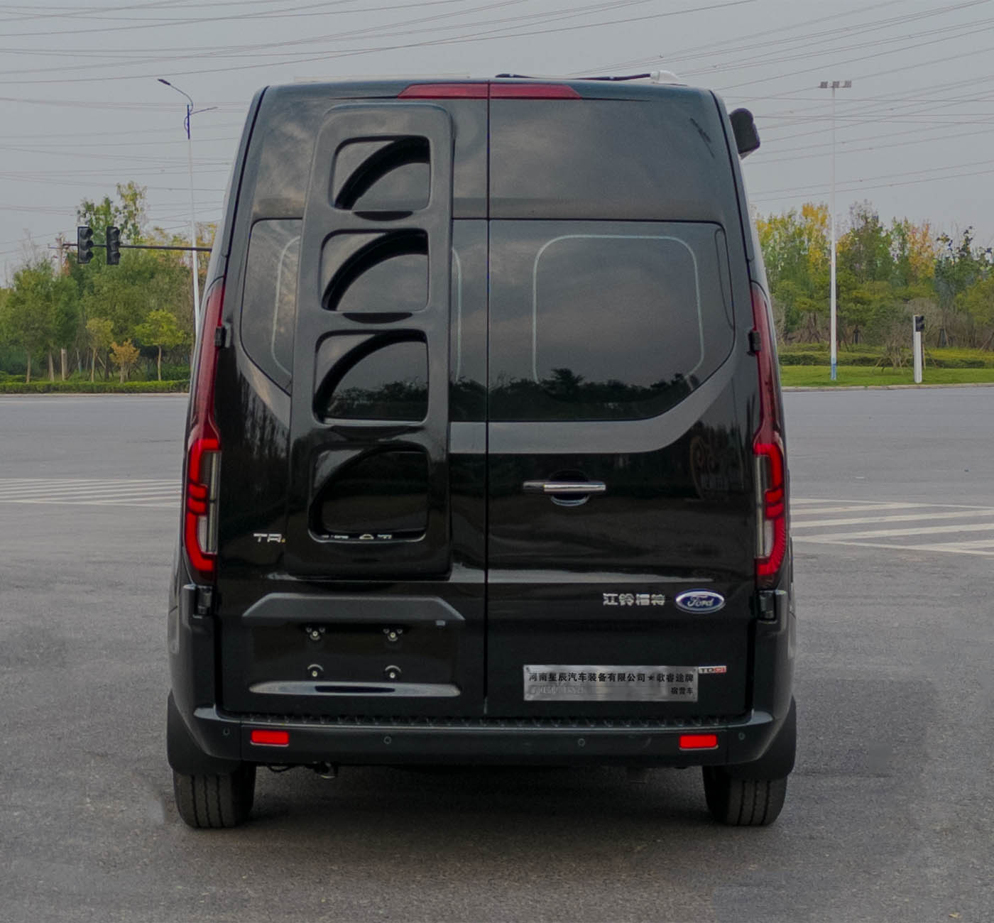 歌睿途牌GXC5040TSY-M6宿营车公告图片