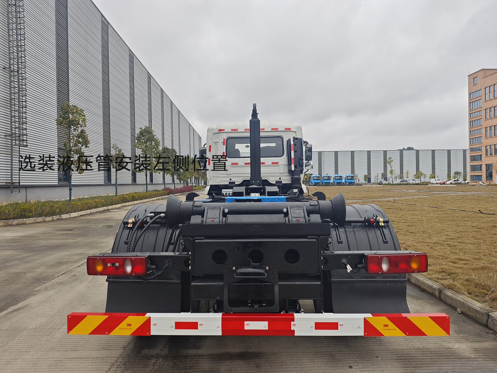 胤鑫牌GYW5180ZXXE6車廂可卸式垃圾車公告圖片