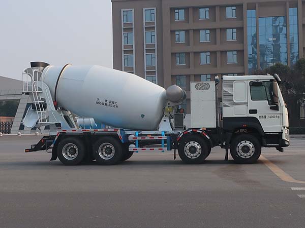 豪沃牌ZZ5317GJBV3067Z1BEV純電動(dòng)混凝土攪拌運(yùn)輸車(chē)公告圖片